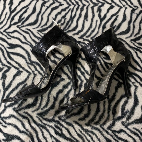 Dollhouse zip up open toe 4inch black heels size 8 - Picture 3 of 7